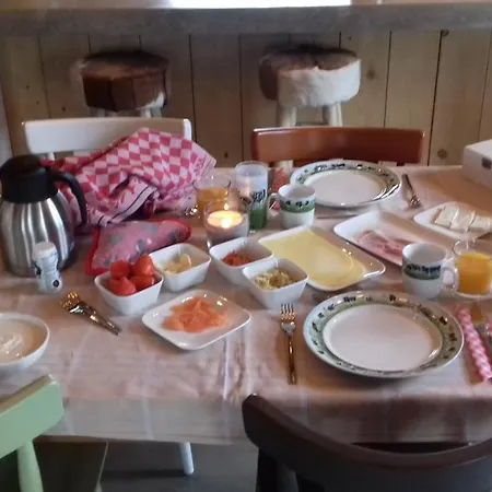 De Hostee-2